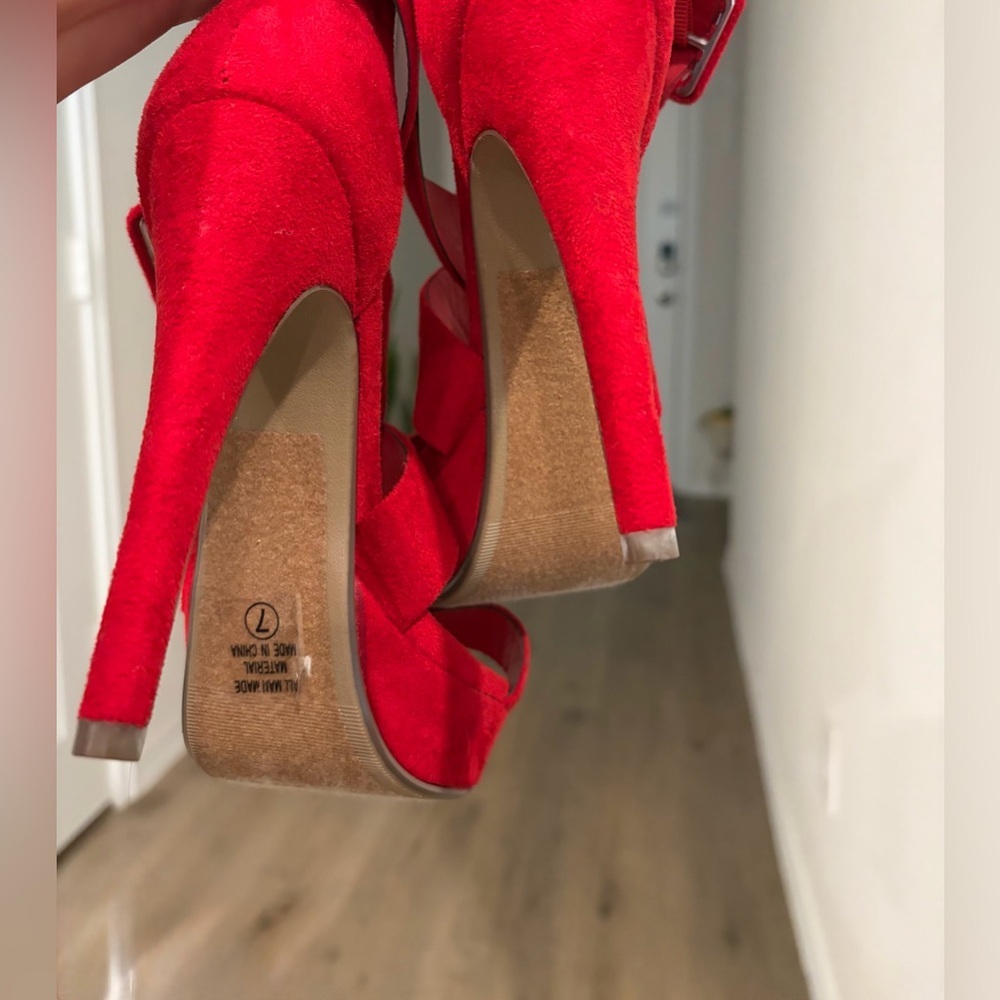 Elegant Red Strappy High Heel Sandals - Picture 4 of 6